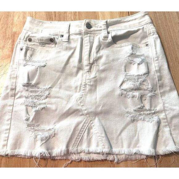 American Eagle Outfitters White Distressed Denim Mini Skirt Womens Size 2 - Picture 1 of 8